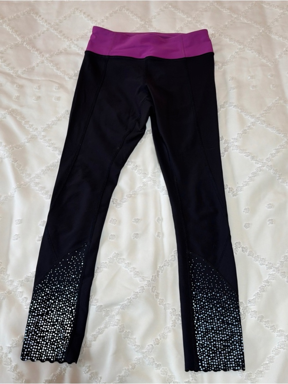 Lululemon Women’s Size 4 Tight Stuff Tight Reflective Leggings Scalloped Hem